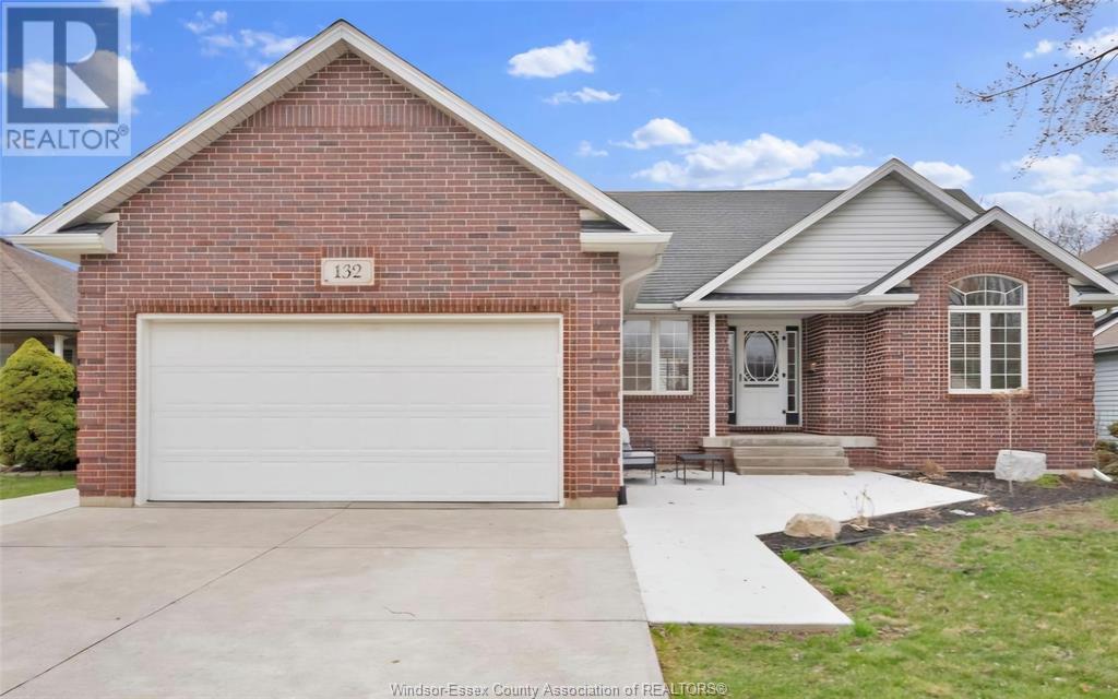 132 Prince Albert St N, Kingsville, ON N9Y 1J7