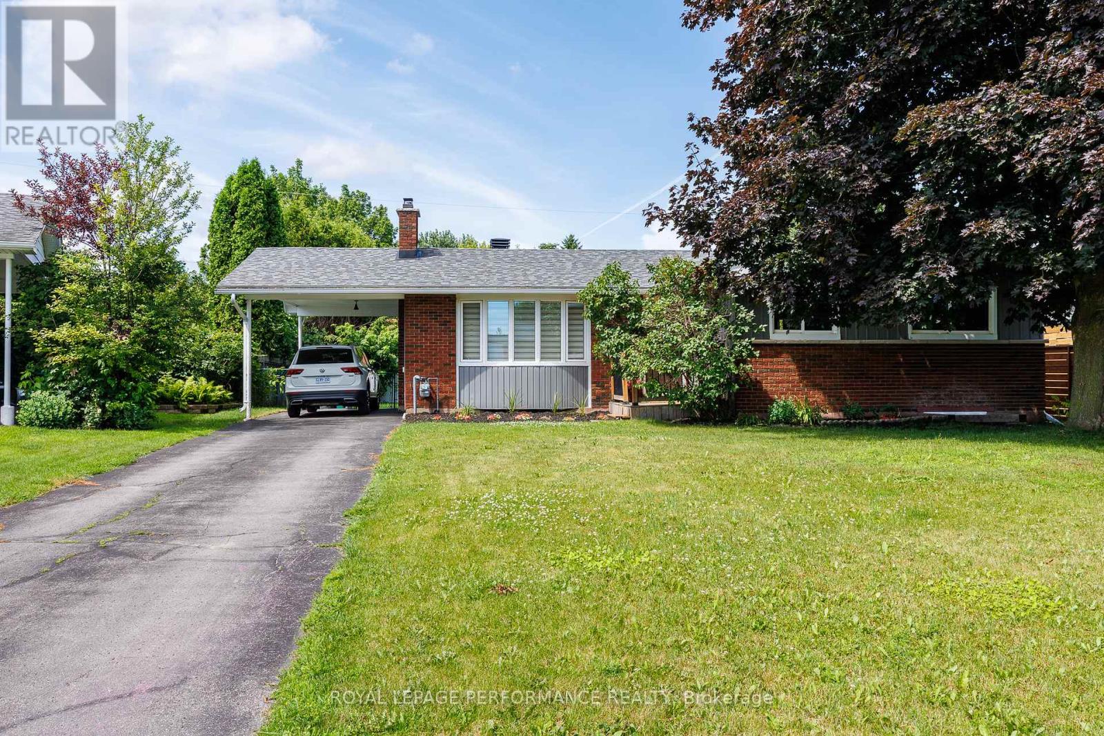 1398 Jamison Ave S, Ottawa, ON K1E 1J5