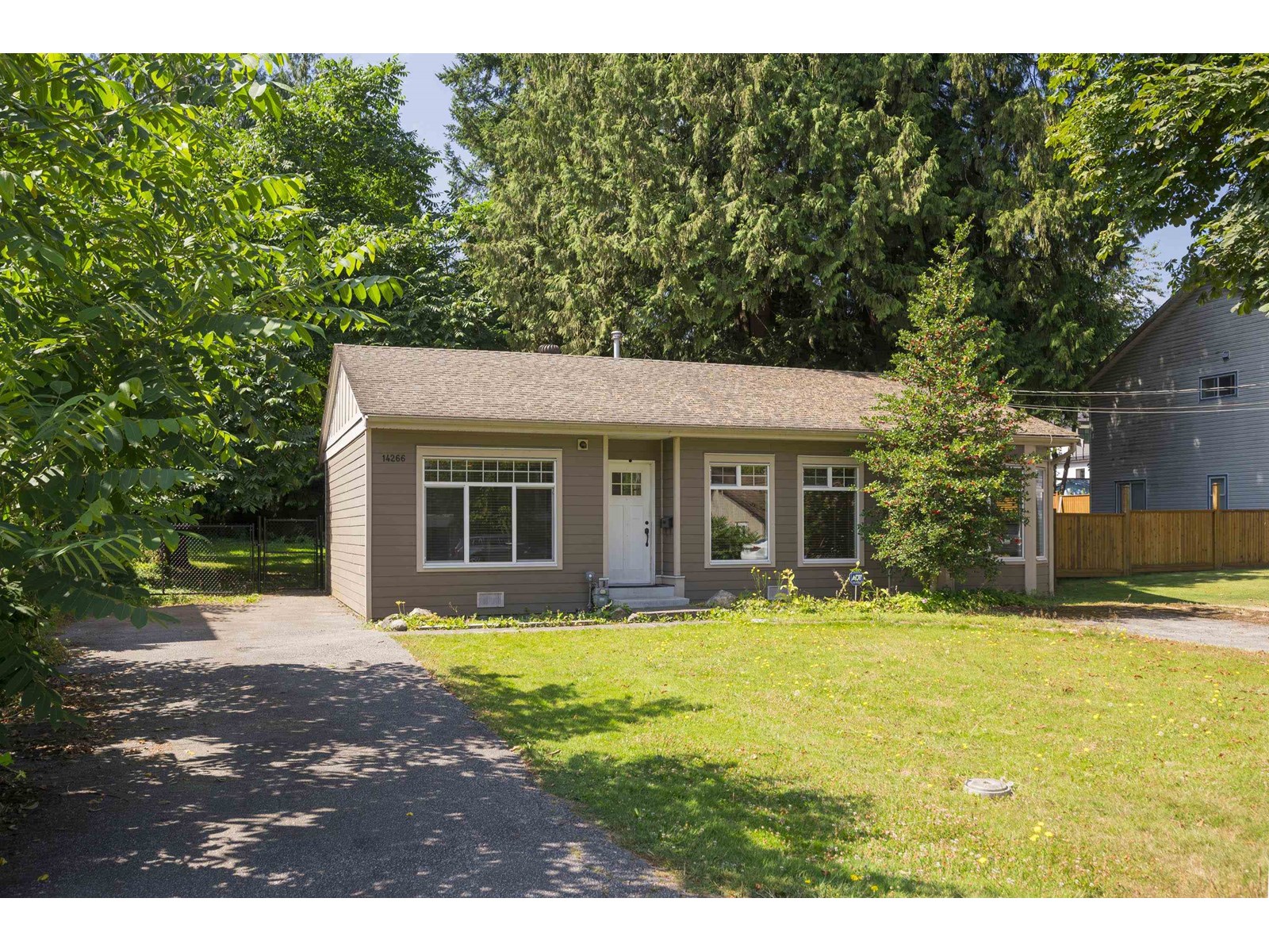 14266 Melrose Dr, Surrey, BC V3R 5R4