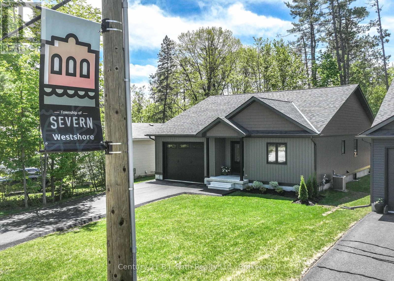3324 Bramshott Ave, Severn, ON L3V 0V9