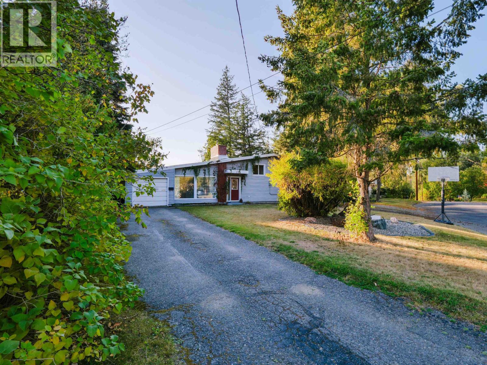 793 Walkem St, Quesnel, BC V2J 2J8