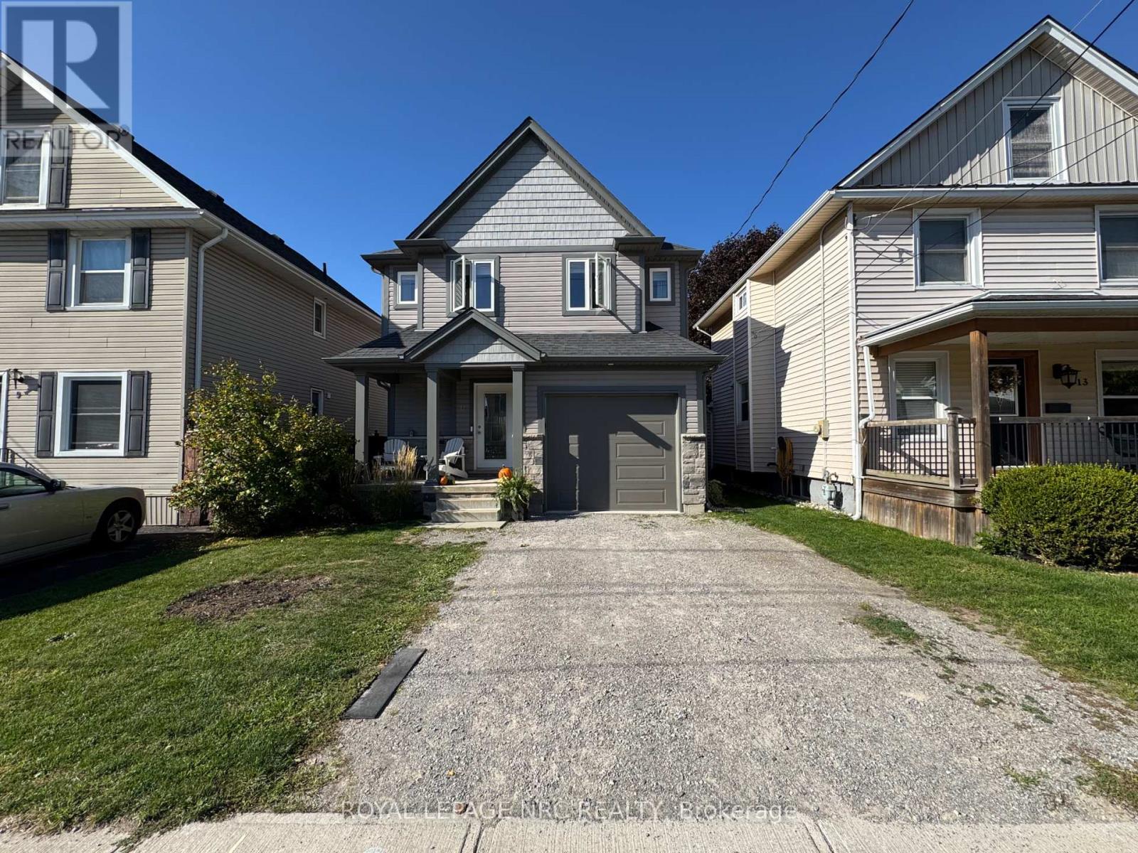 11 Violet St, St. Catharines, ON L2S 2X1