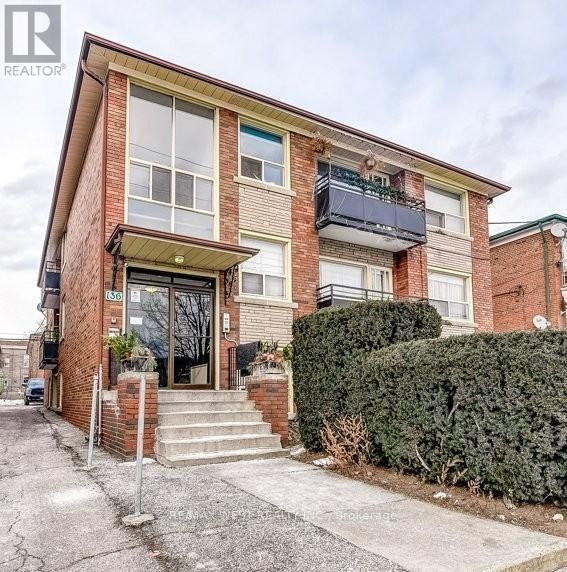 136 Portland St, Toronto, ON M8Y 1B2