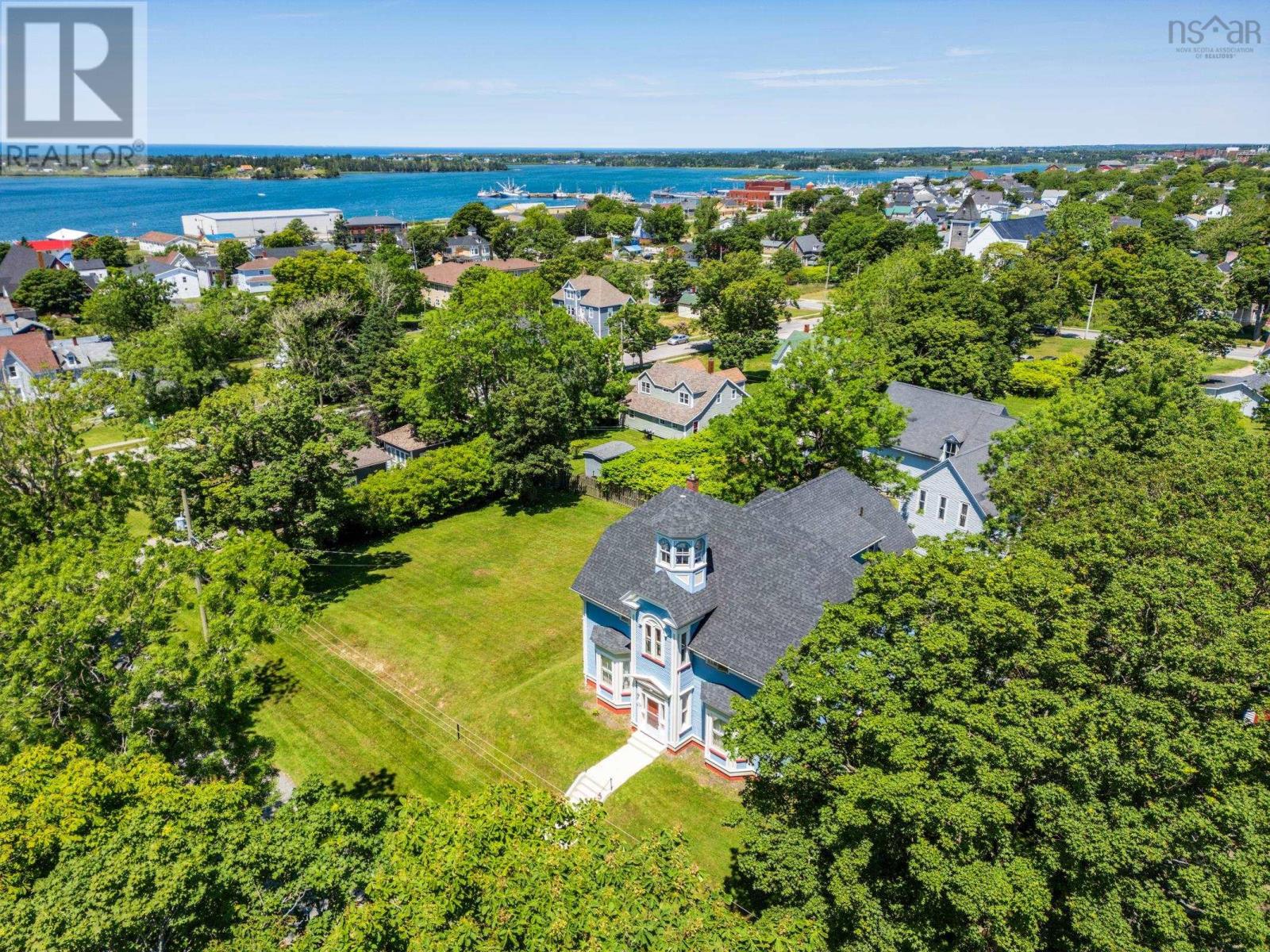 42 Queen St, Yarmouth, NS B5A 3Y5