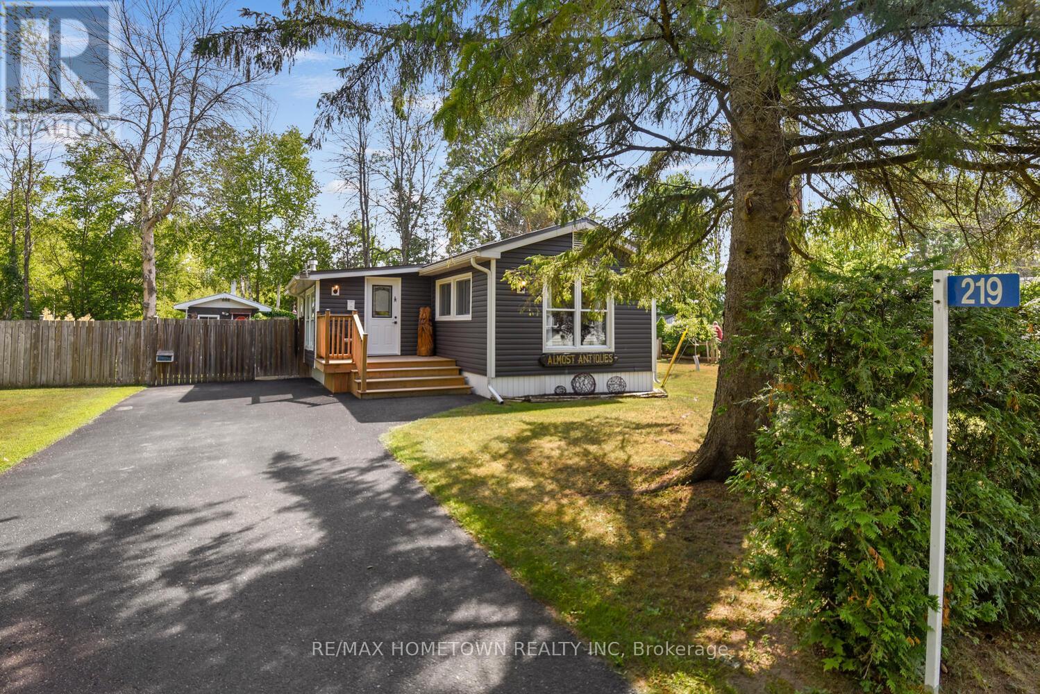 219 Knight Ave, Augusta, ON K6V 5T2