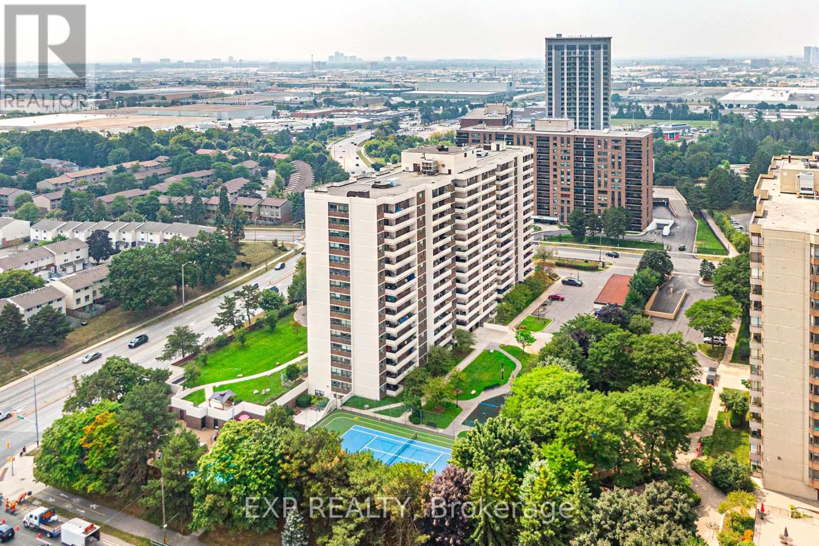 512 3 Lisa St, Brampton, ON L6T 4A2