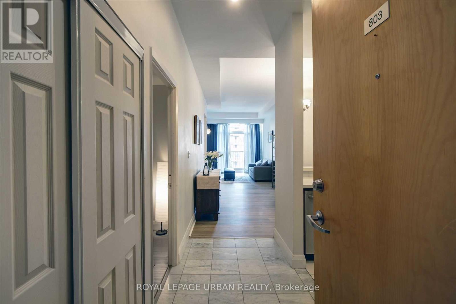 803 8 Wellesley St E, Toronto, ON M4Y 3B2