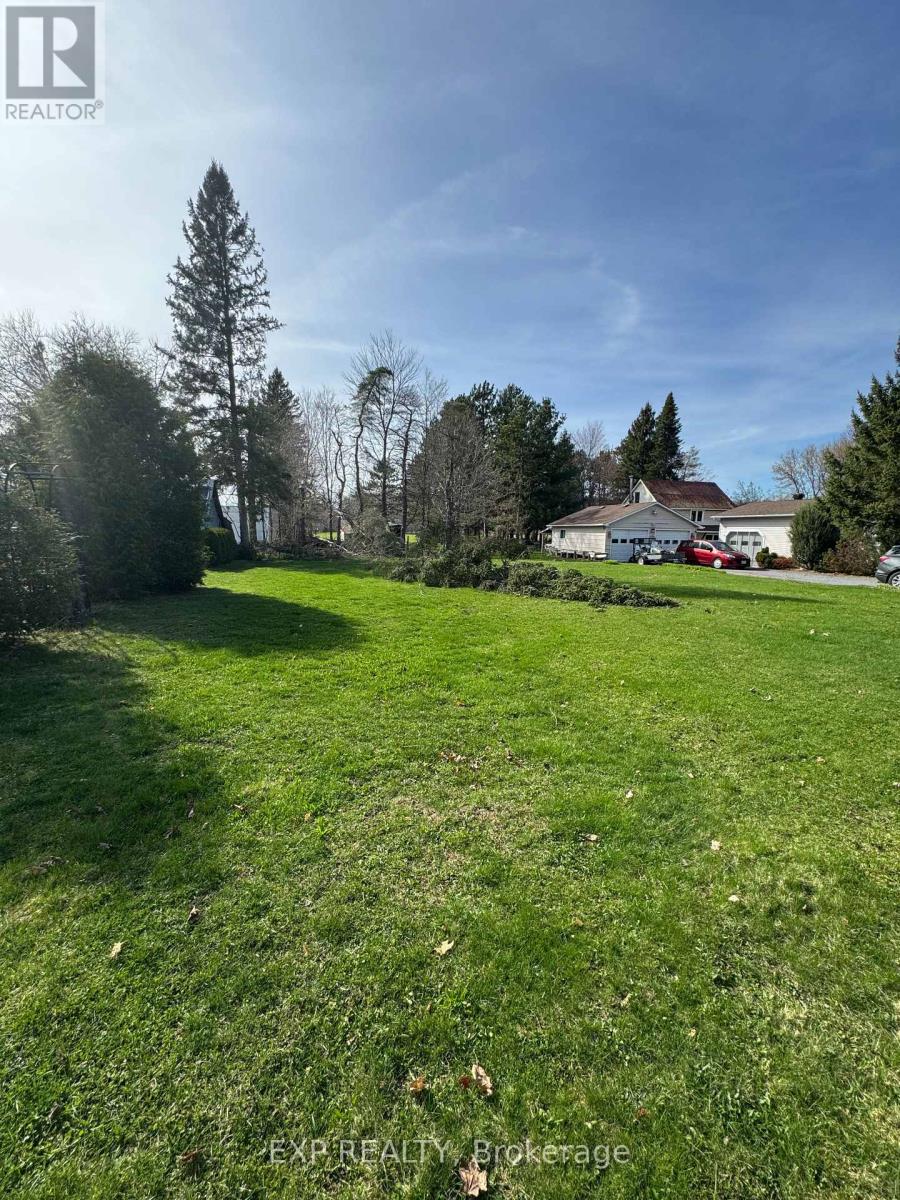 5926 Buckland Rd, Ottawa, ON K0A 3H0