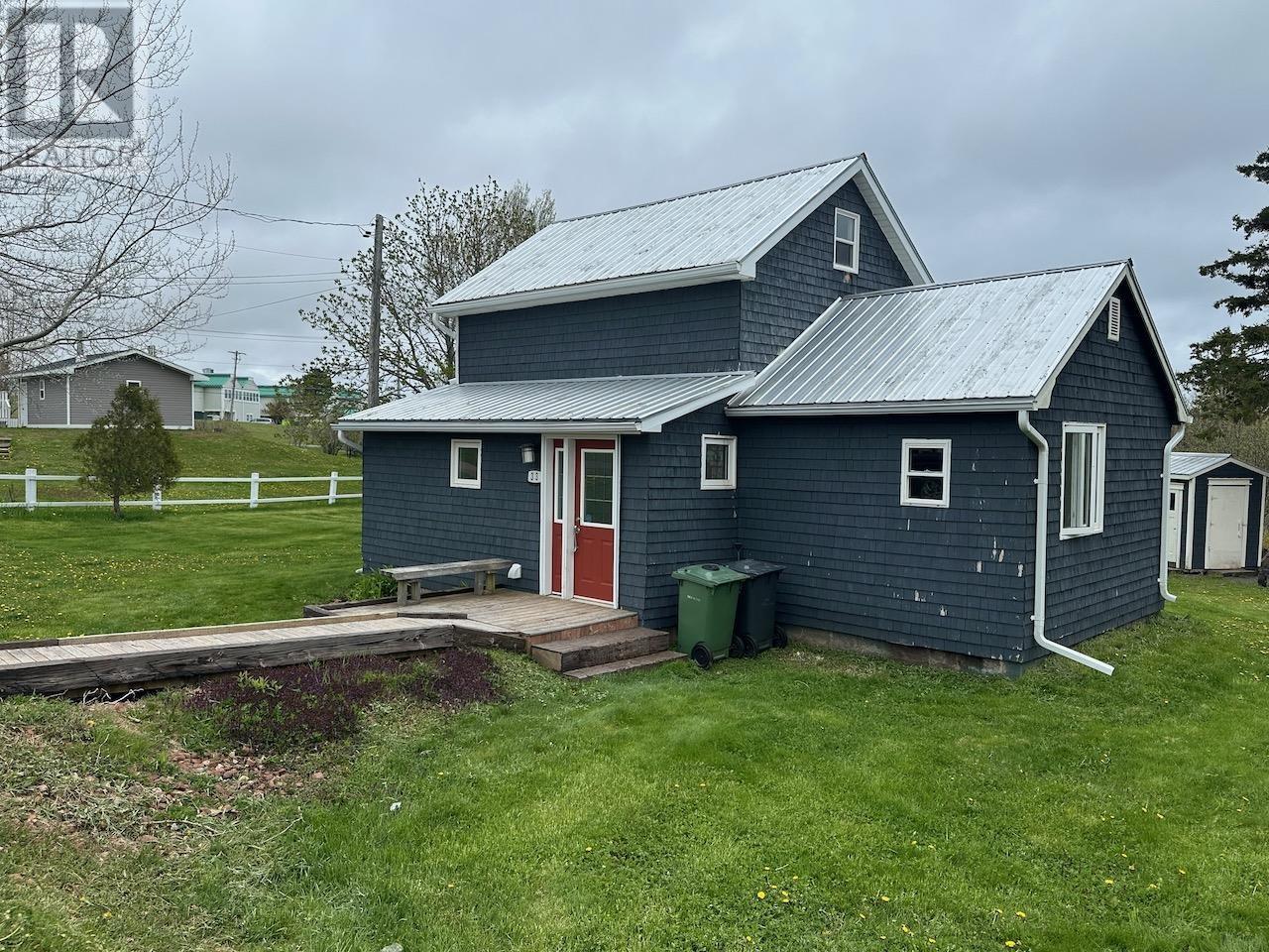 33 Knights Ave, Souris, PE C0A 2B0