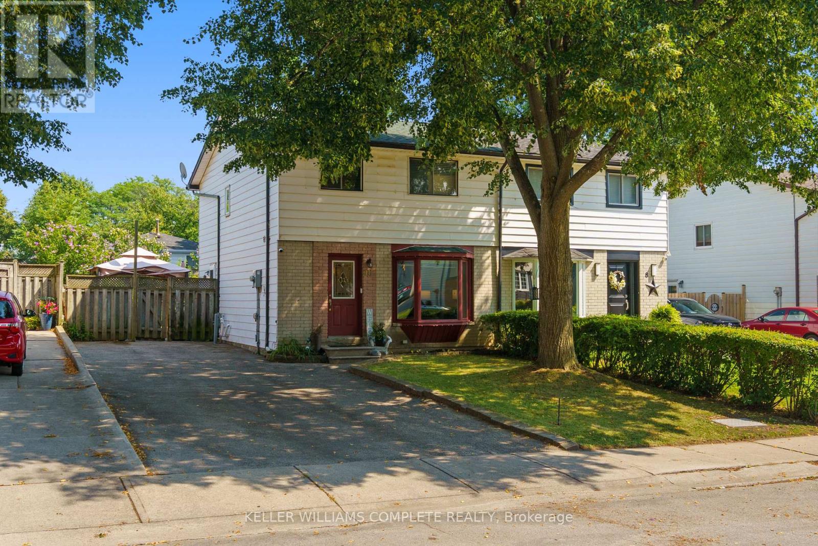 10 Glen Eden Ct, Hamilton, ON L9C 6H6