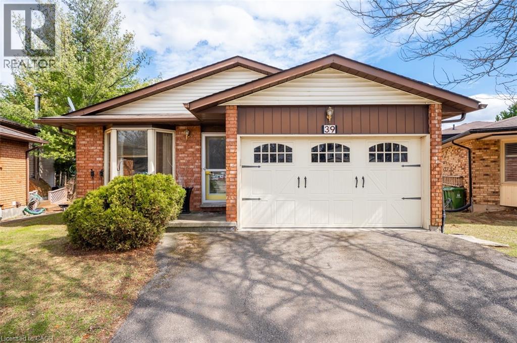39 Bloomsbury Ct, Hamilton, ON L9G 2H6
