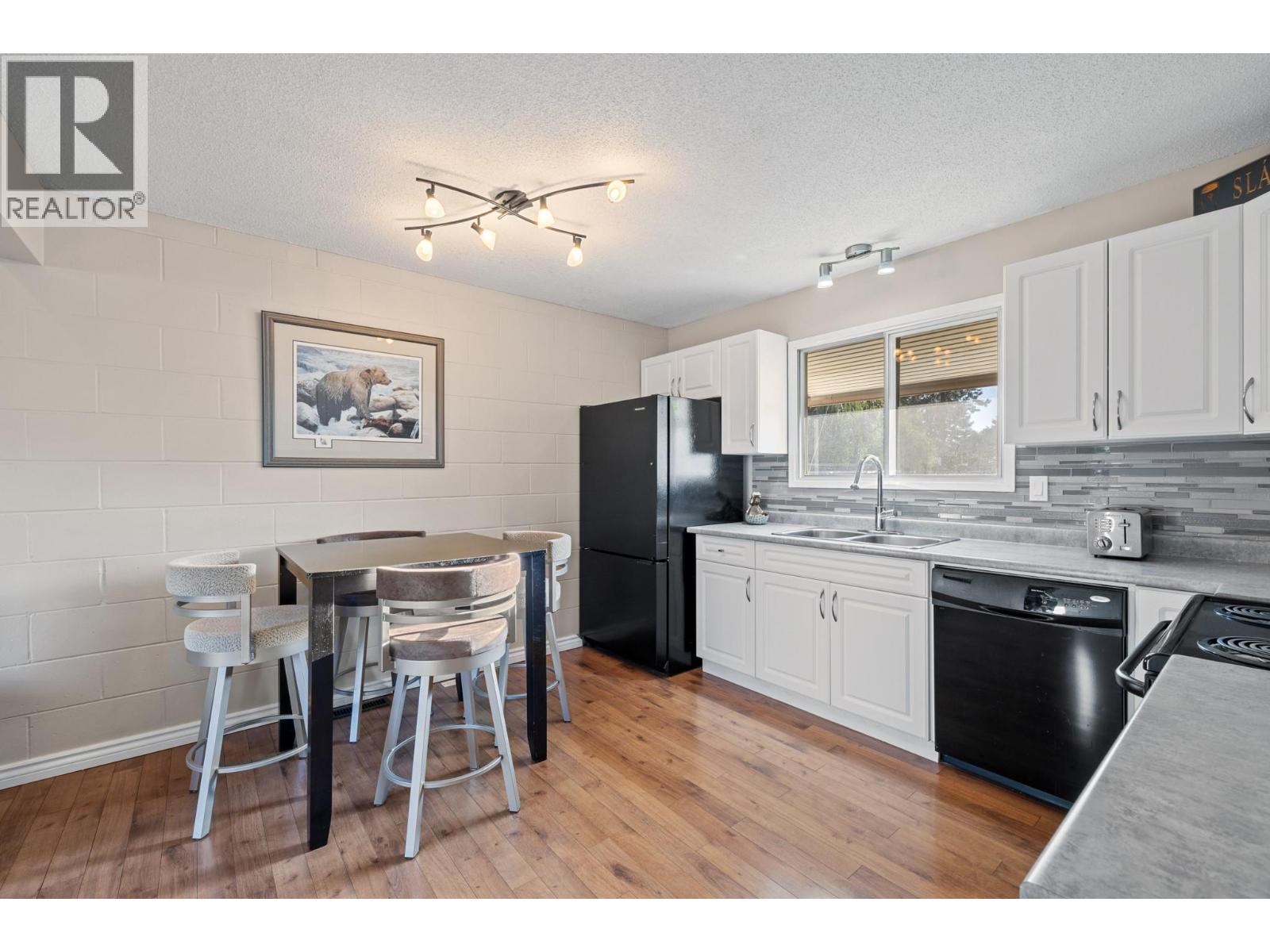 1040 Glenmore Dr, Kelowna, BC V1Y 4P2