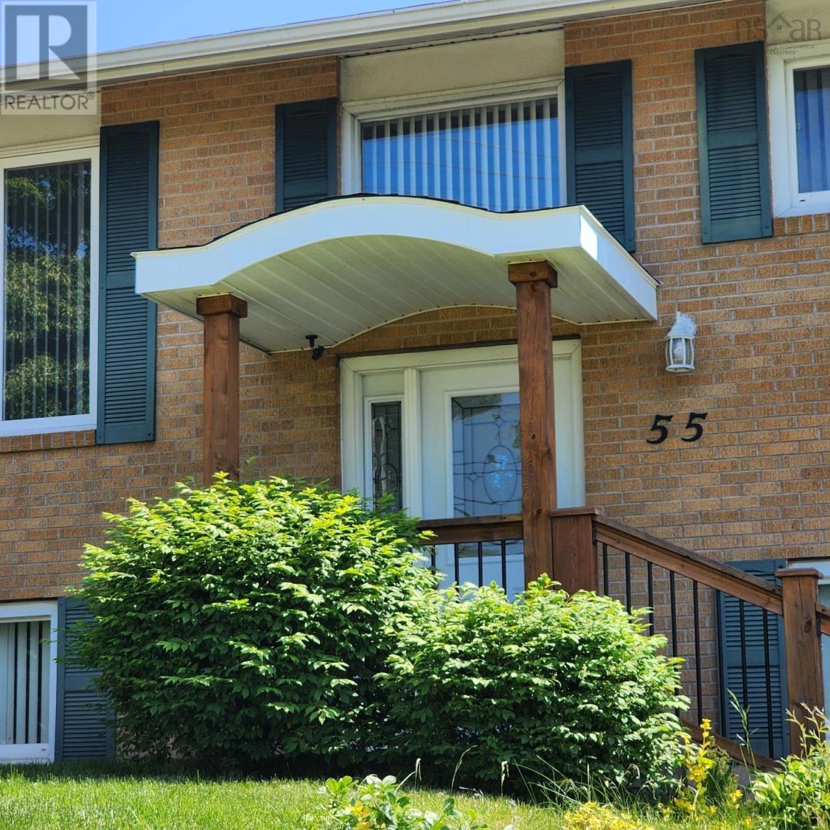 55 Oakmount Dr, Bedford, NS B4A 2W1