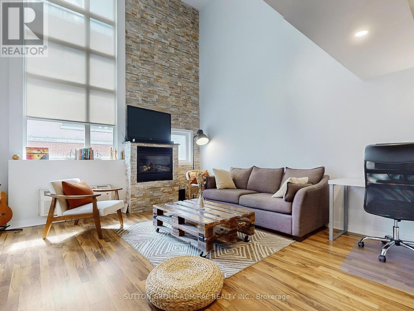 314 21 Earl St, Toronto, ON M4Y 3C8