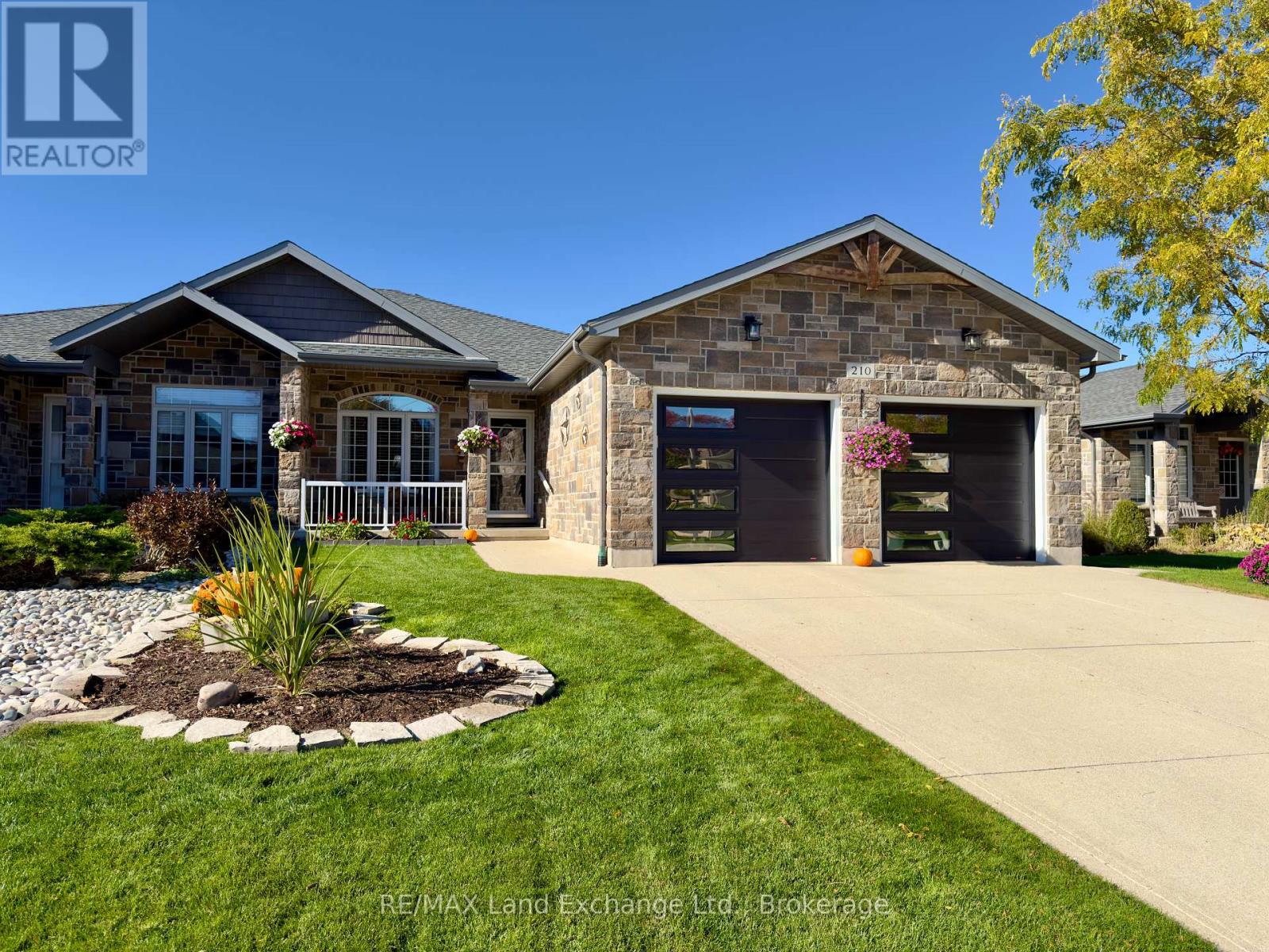 210 Stickel St, Saugeen Shores, ON N0H 2C1