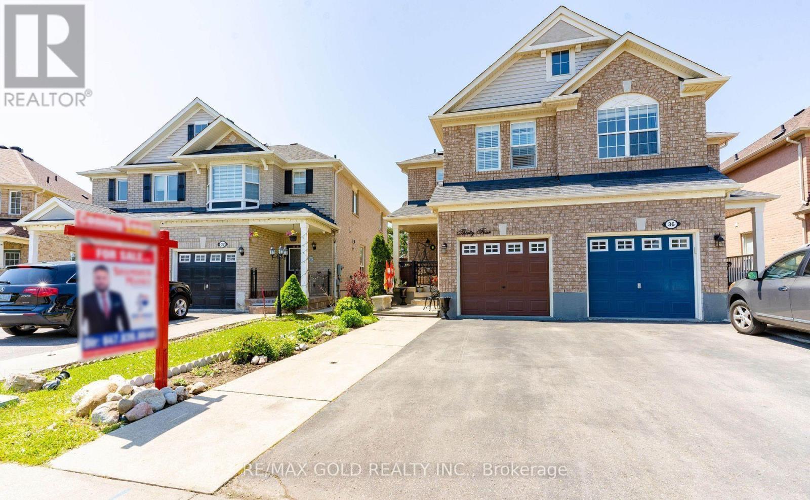 34 Jingle Cres, Brampton, ON L6S 0B2