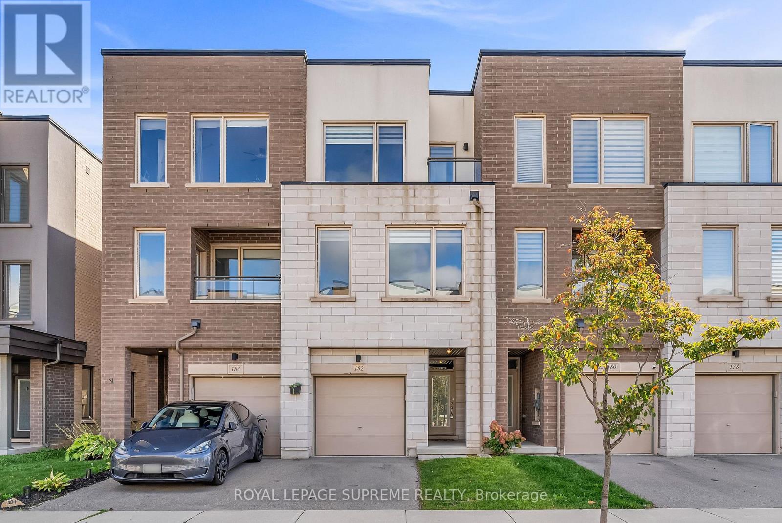 182 Huguenot Rd, Oakville, ON L6H 0L4