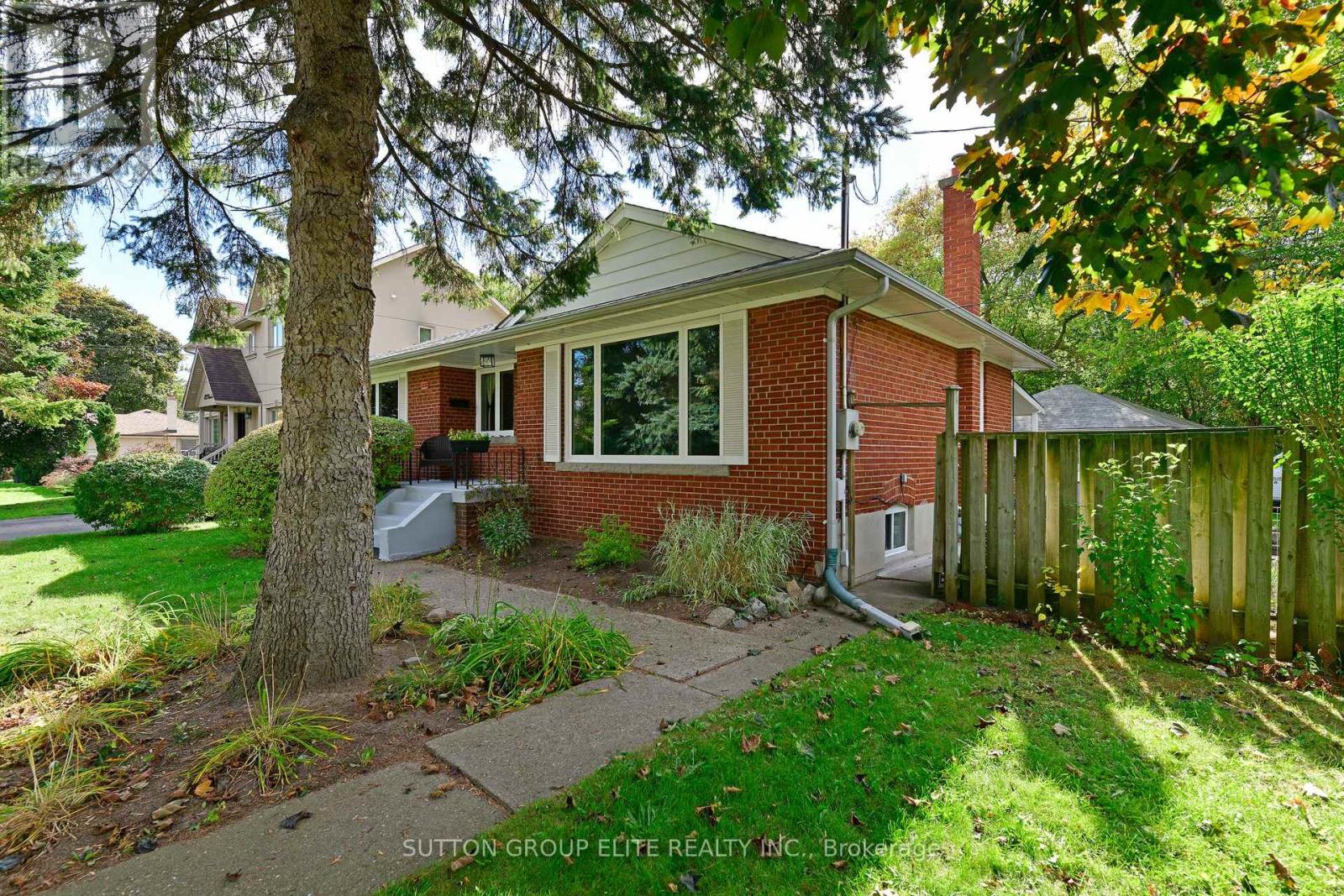 1238 Claredale Rd, Mississauga, ON L5G 1T9