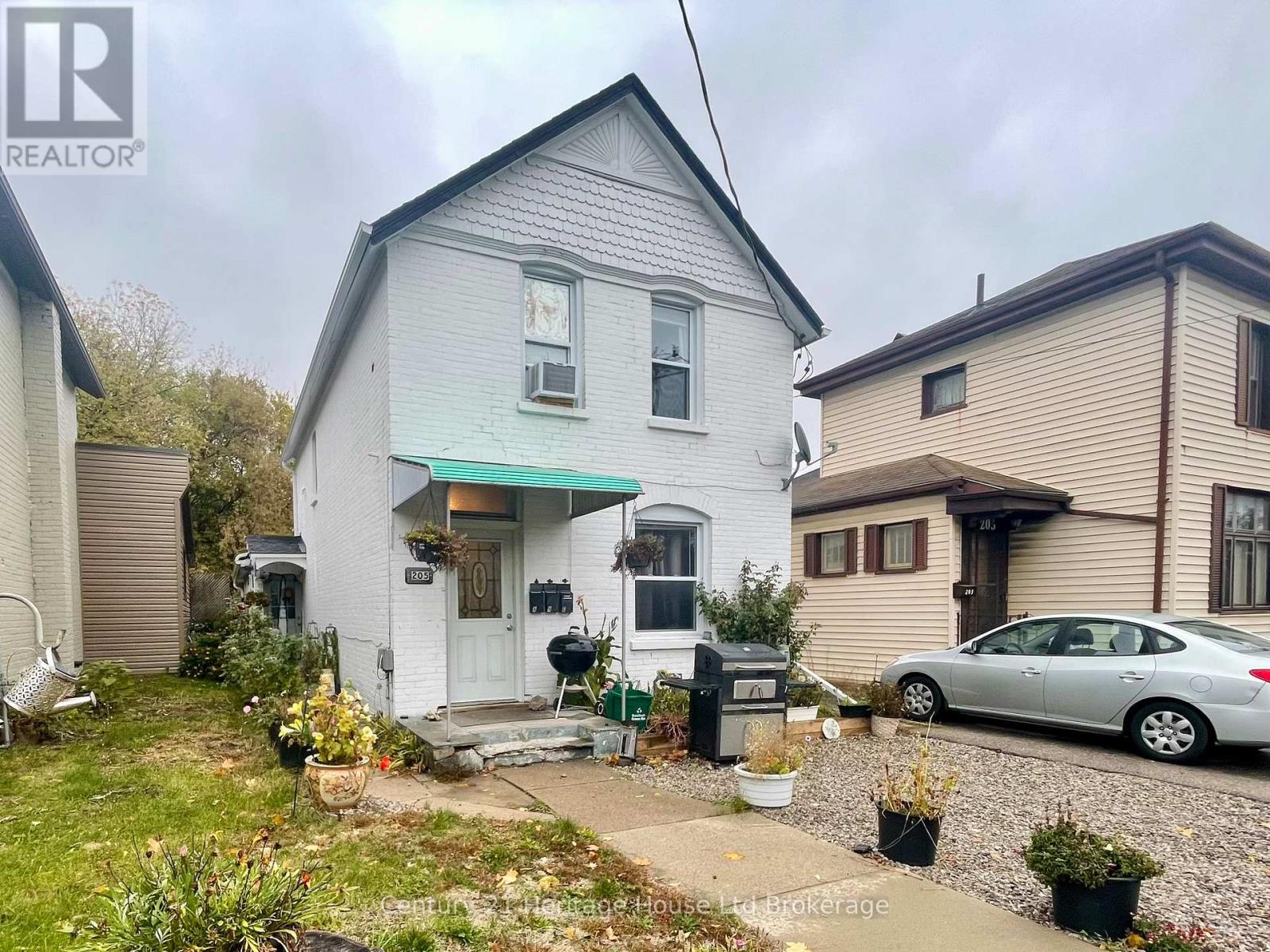 205 William St, Brantford, ON N3T 3L6