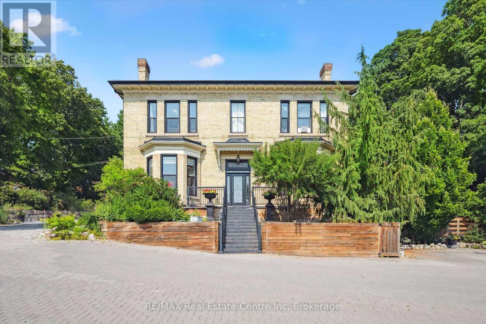 83 King St, Guelph, ON N1E 4P5