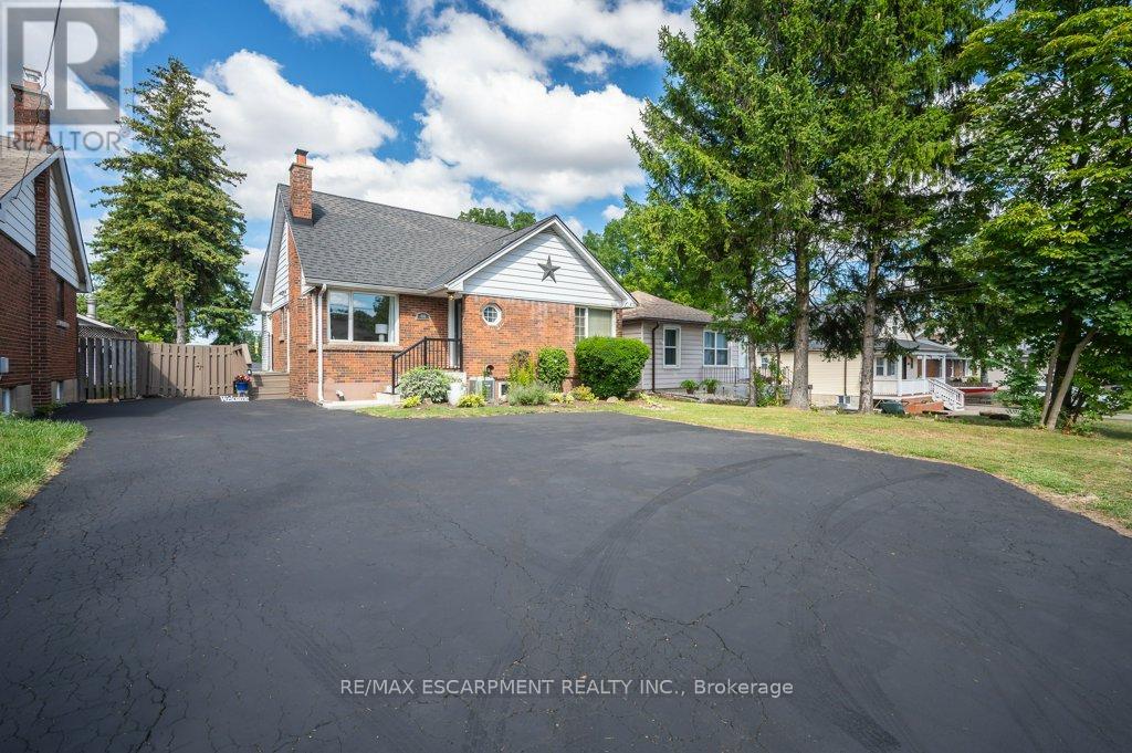 480 Mohawk Rd W, Hamilton, ON L9C 1X4