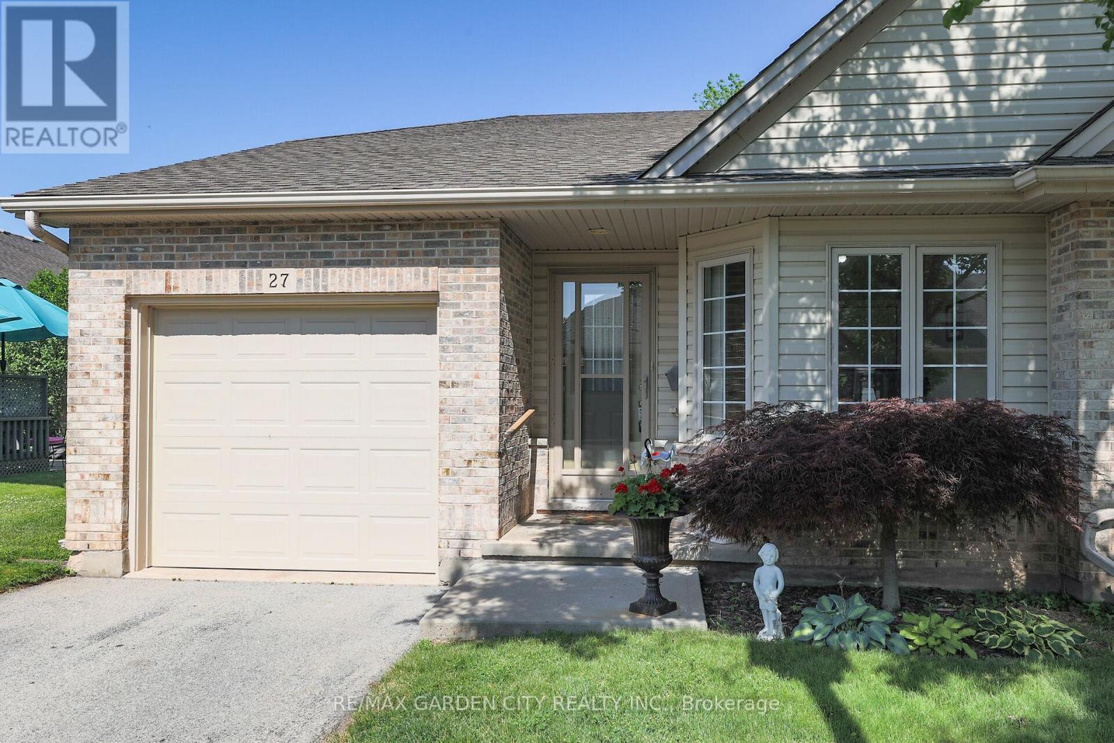 27 303 Central Ave, Grimsby, ON L3M 5L7