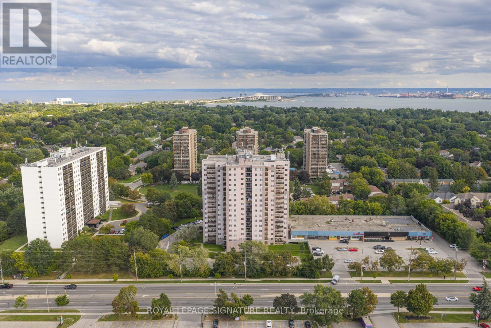 975 Warwick Ct, Burlington, ON L7T 3Z7