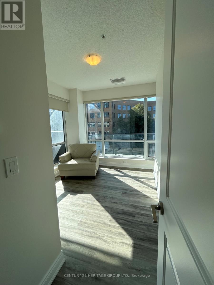 203 9088 Yonge St, Richmond Hill, ON L4C 6Z9
