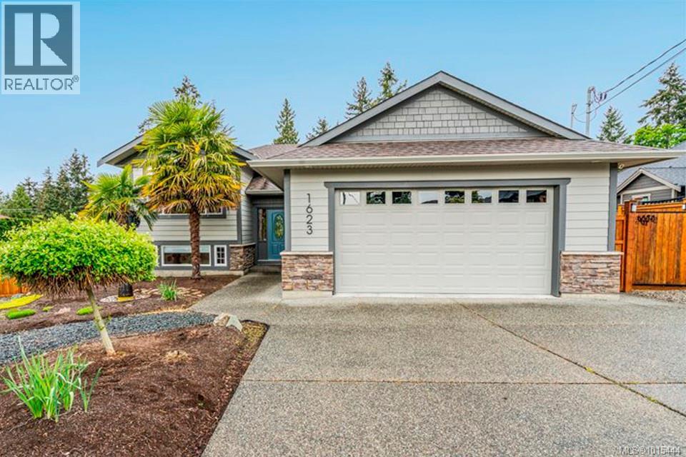1623 Stone Lake Dr, Nanoose Bay, BC V9P 9L1