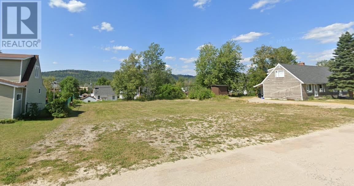 33 Manitou Rd, Manitouwadge, ON P0T 2C0