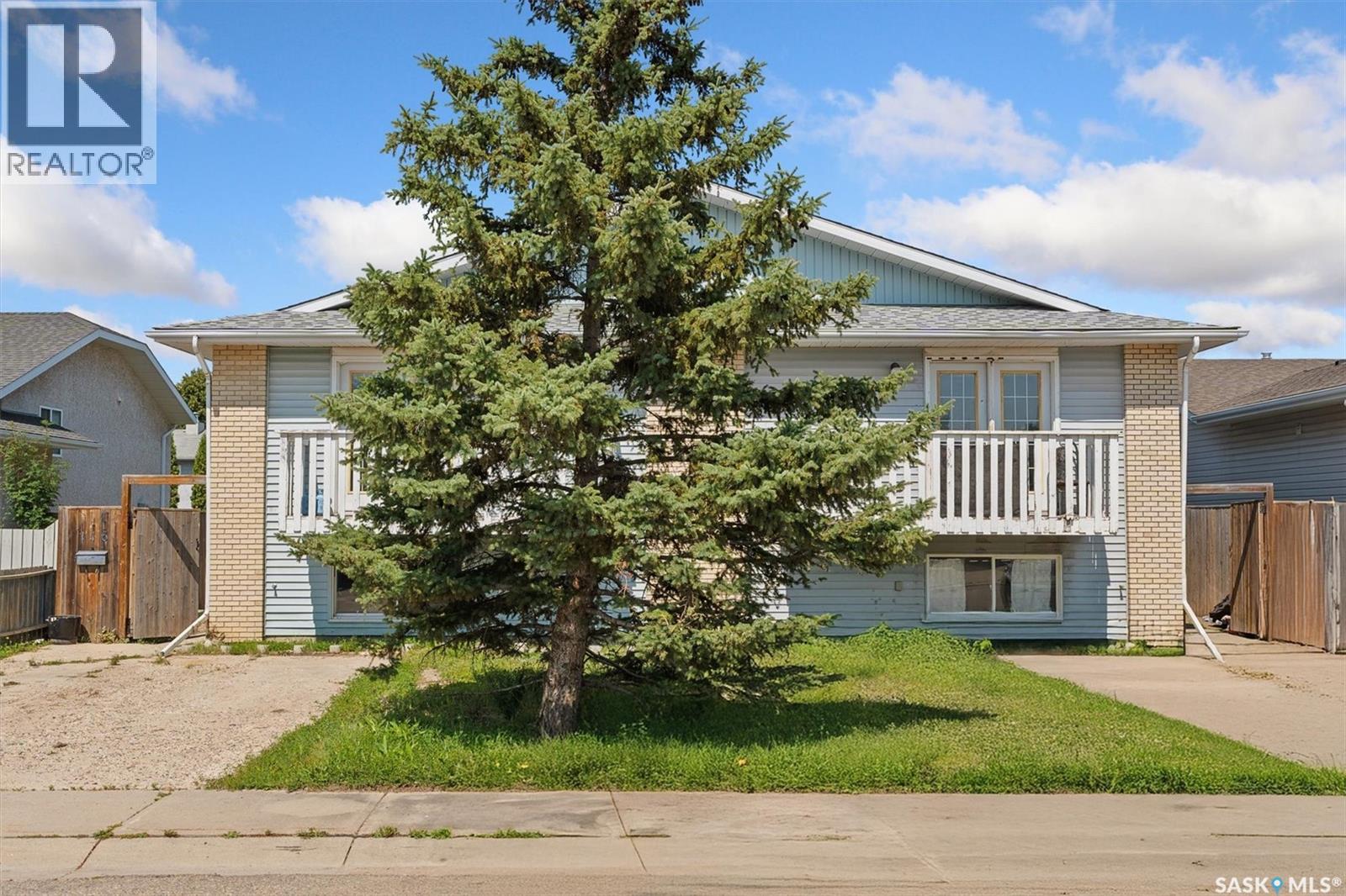 116 Hall Cres, Saskatoon, SK S7L 7G6