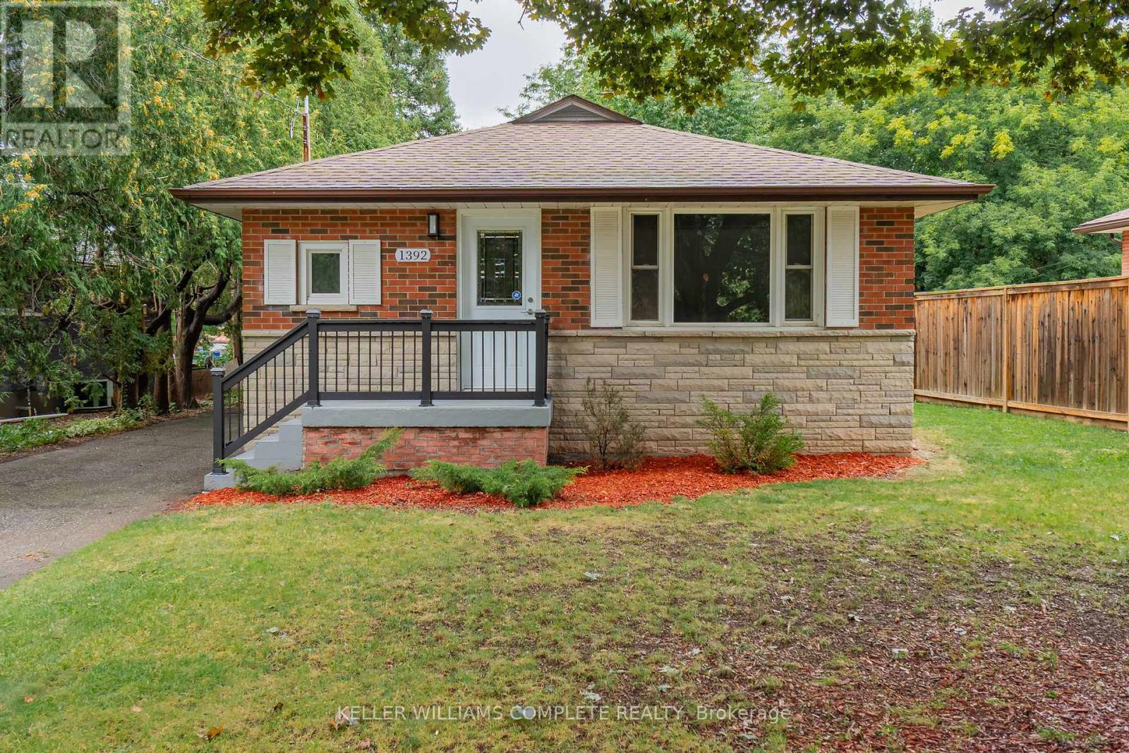 1392 Royal Dr, Burlington, ON L7P 2G9