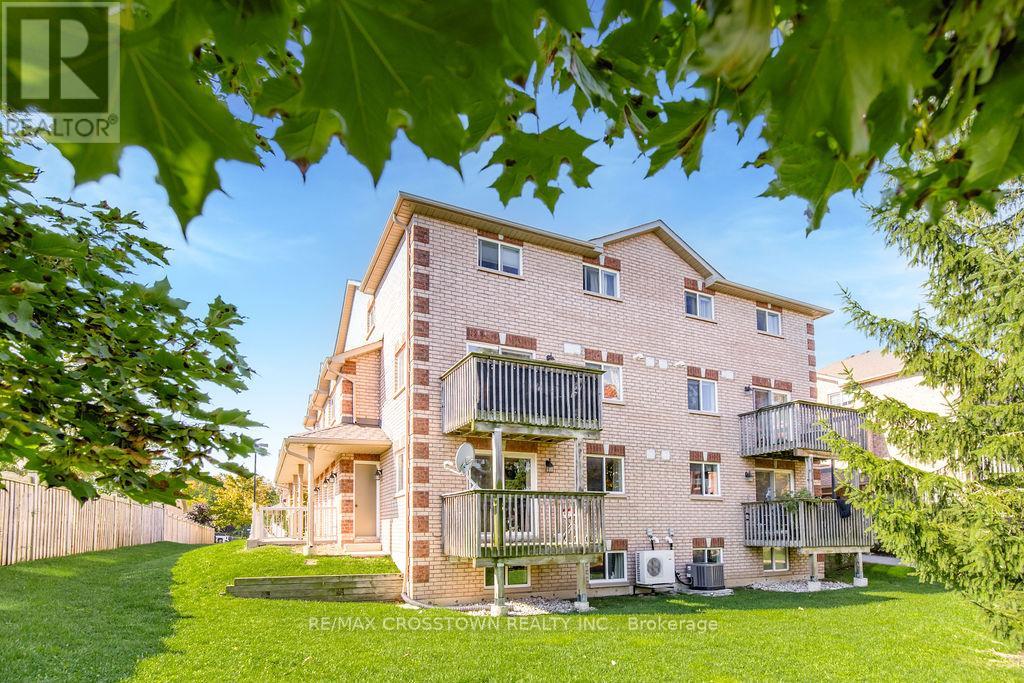4 87 Goodwin Dr, Barrie, ON L4N 6K4