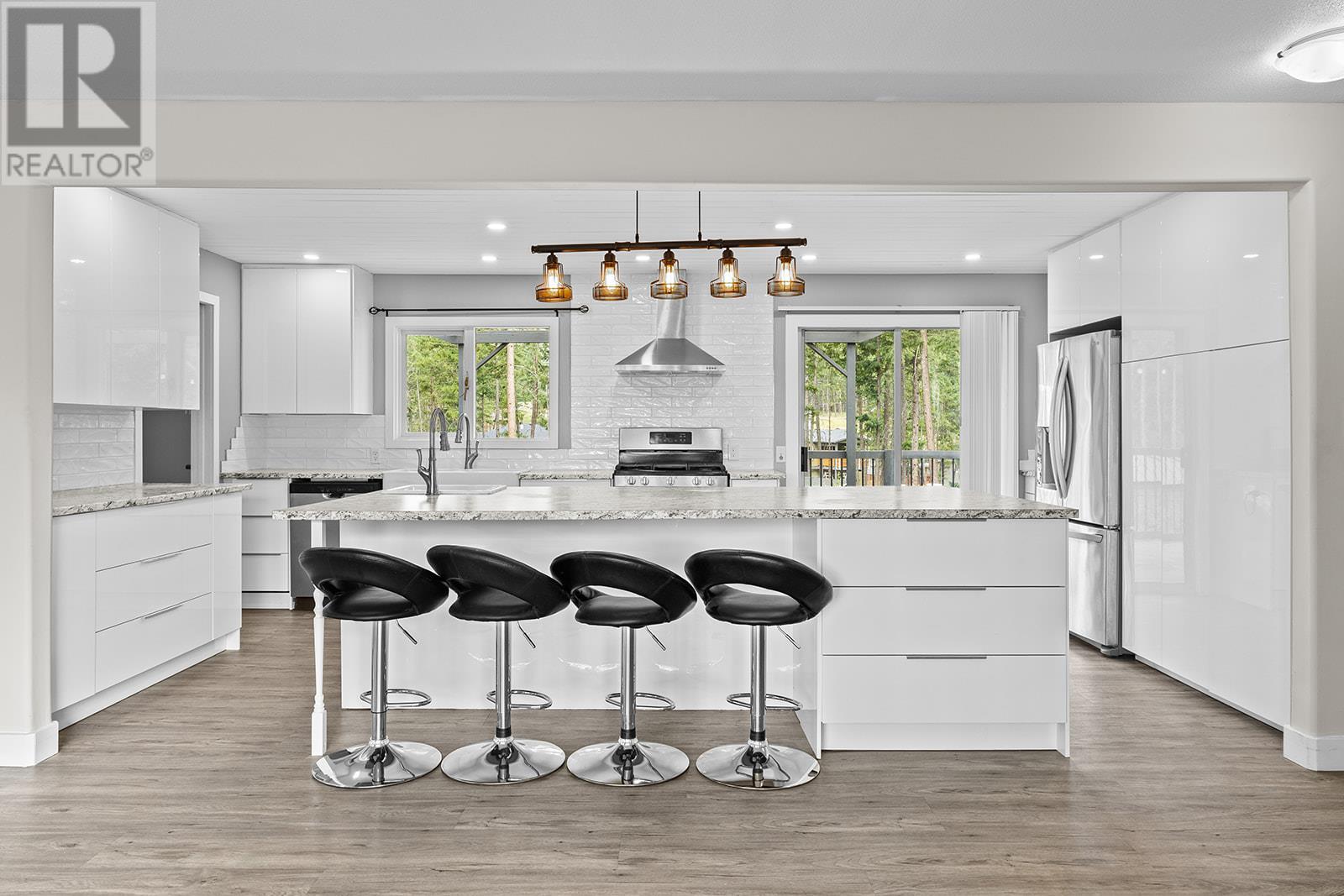 7246 Dunwaters Rd, Kelowna, BC V1Z 3W4