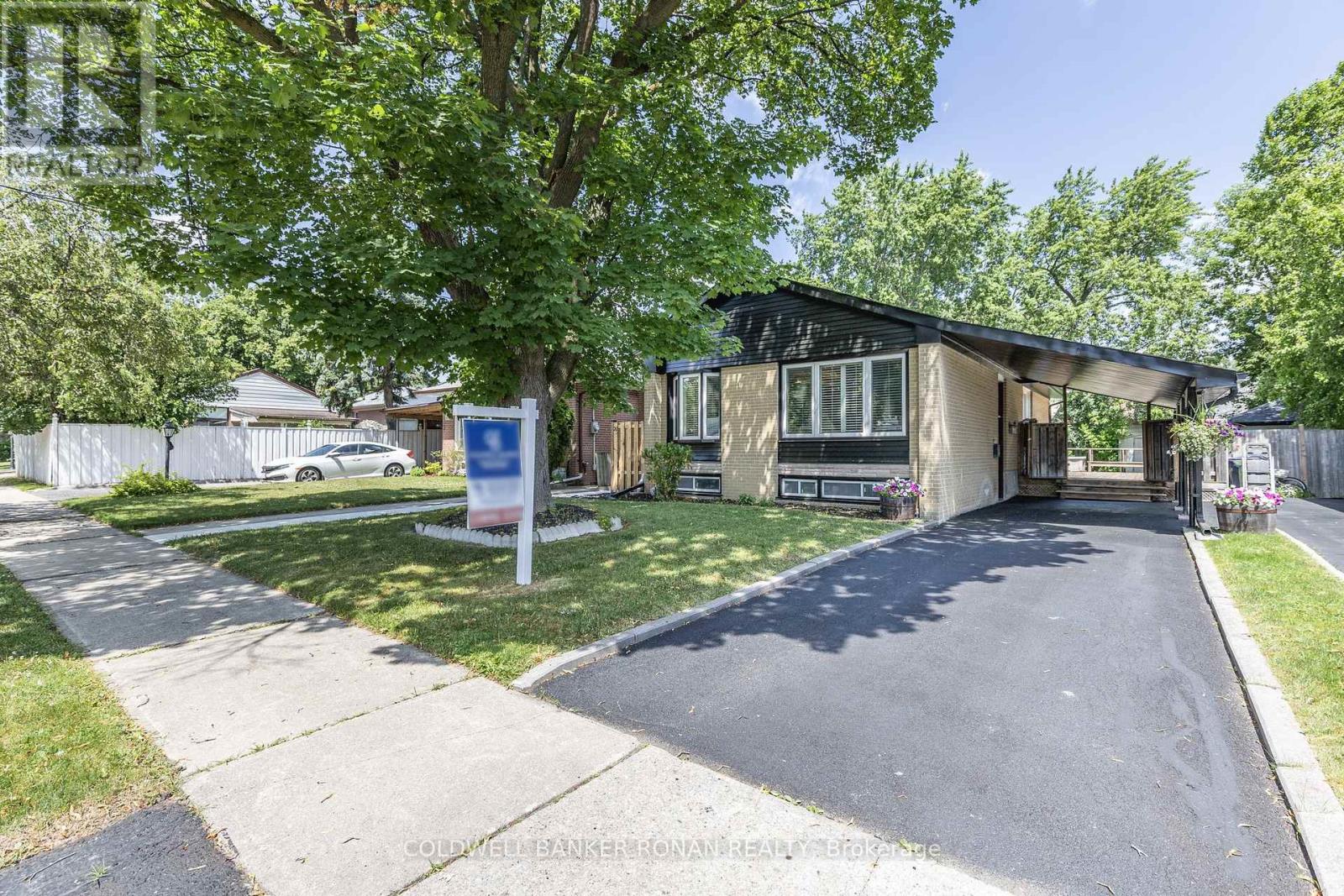 20 Hallow Cres, Toronto, ON M9W 2V9