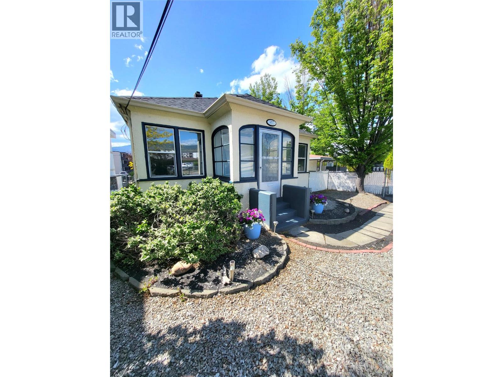857 Main St, Penticton, BC V2A 5E3