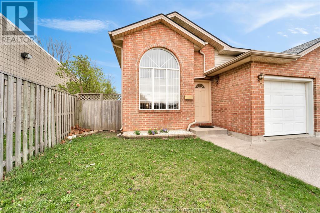 9759 Melville Dr, Windsor, ON N8R 1B4