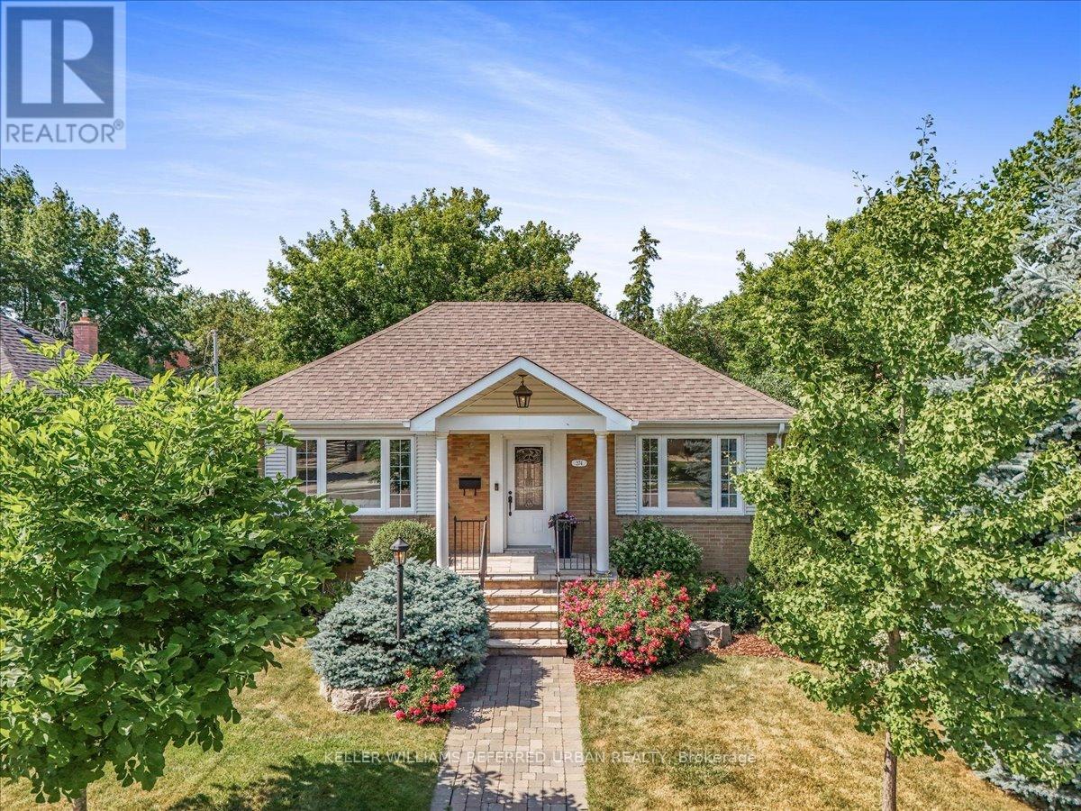 274 Poyntz Ave, Toronto, ON M2N 1J9