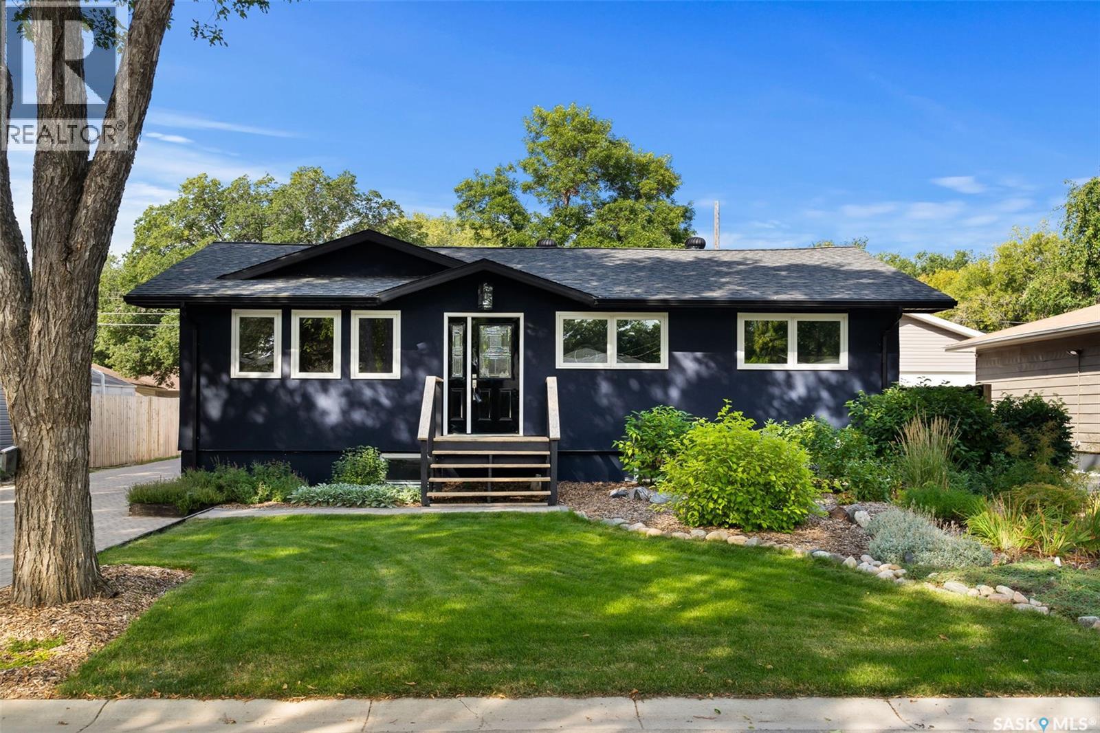 118 Langley St, Regina, SK S4S 3V8