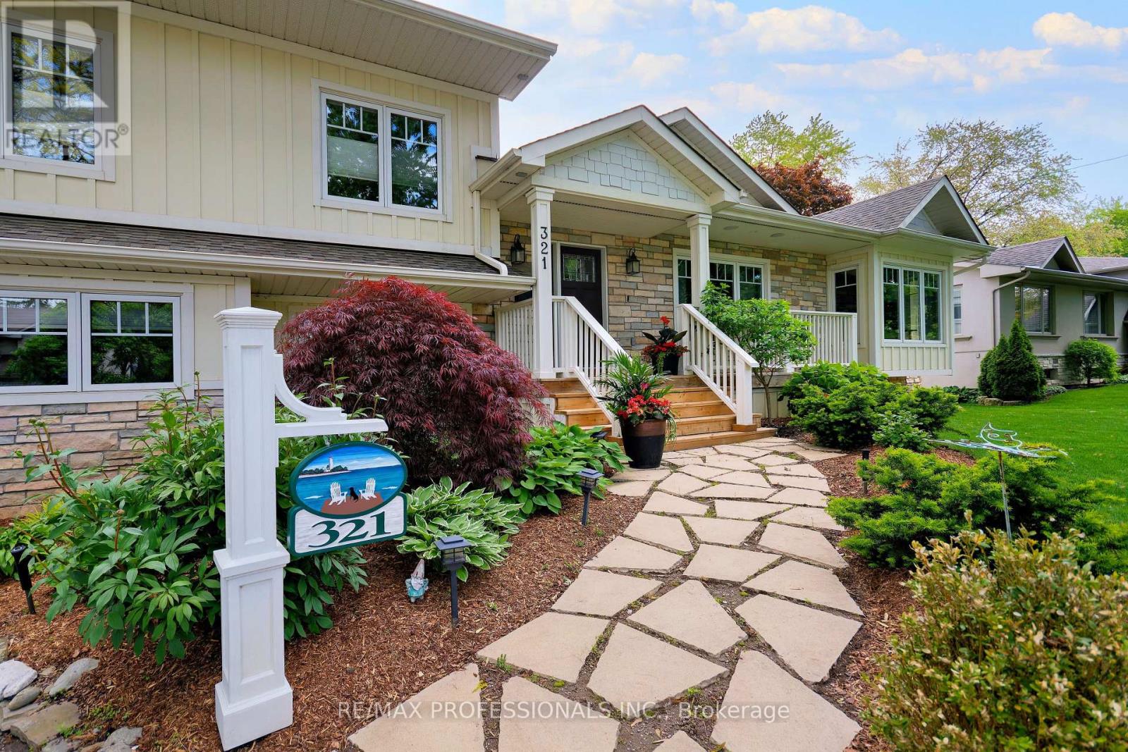 321 Wendy Ln, Oakville, ON L6L 4P9