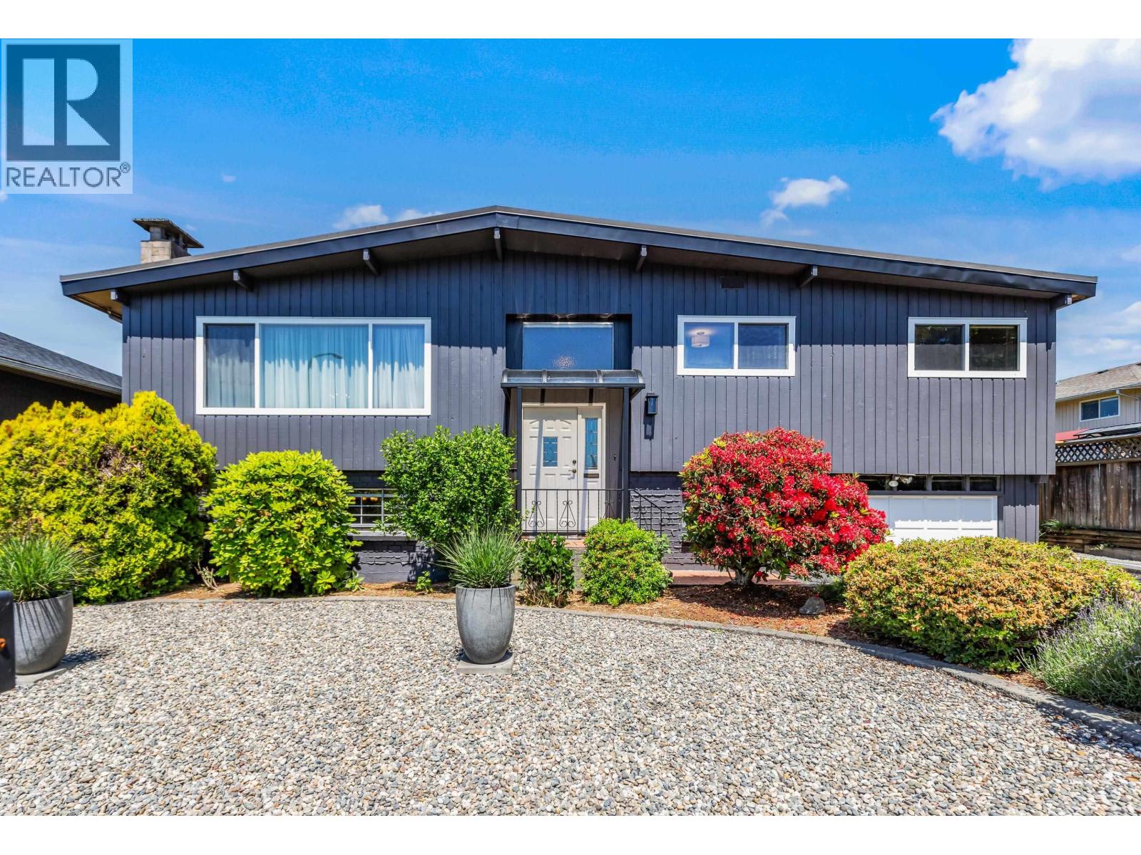 805 Everett Cres, Burnaby, BC V5A 2N3