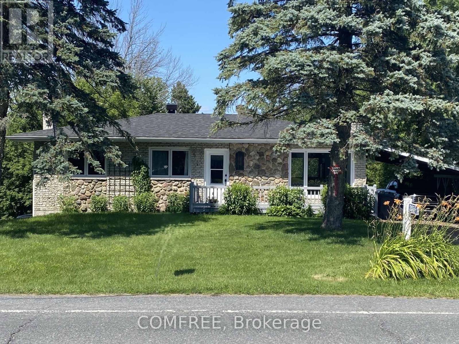 2055 Principale St, East Hawkesbury, ON K0B 1B0