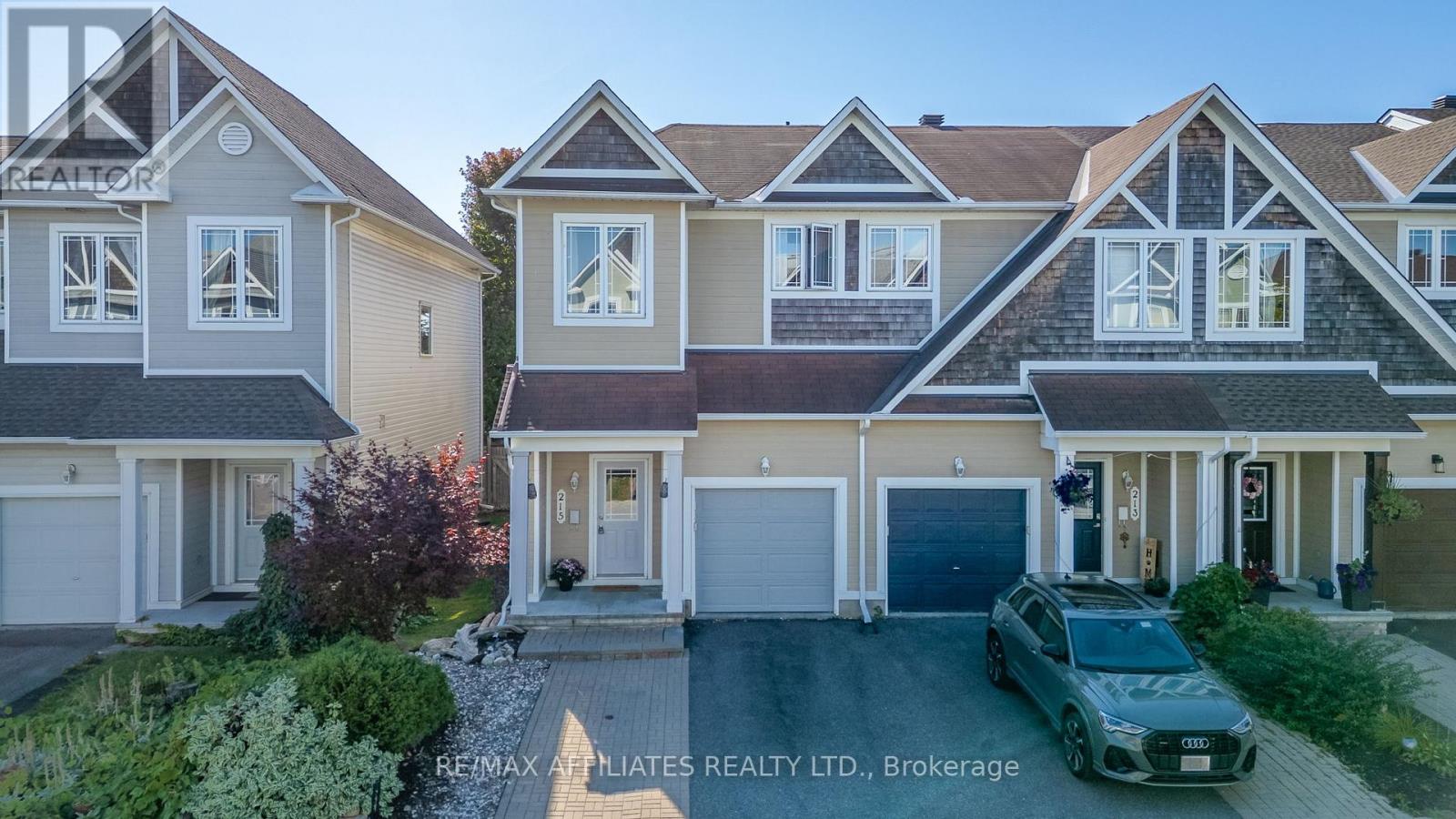 215 Catamount Ct, Ottawa, ON K2M 0A8