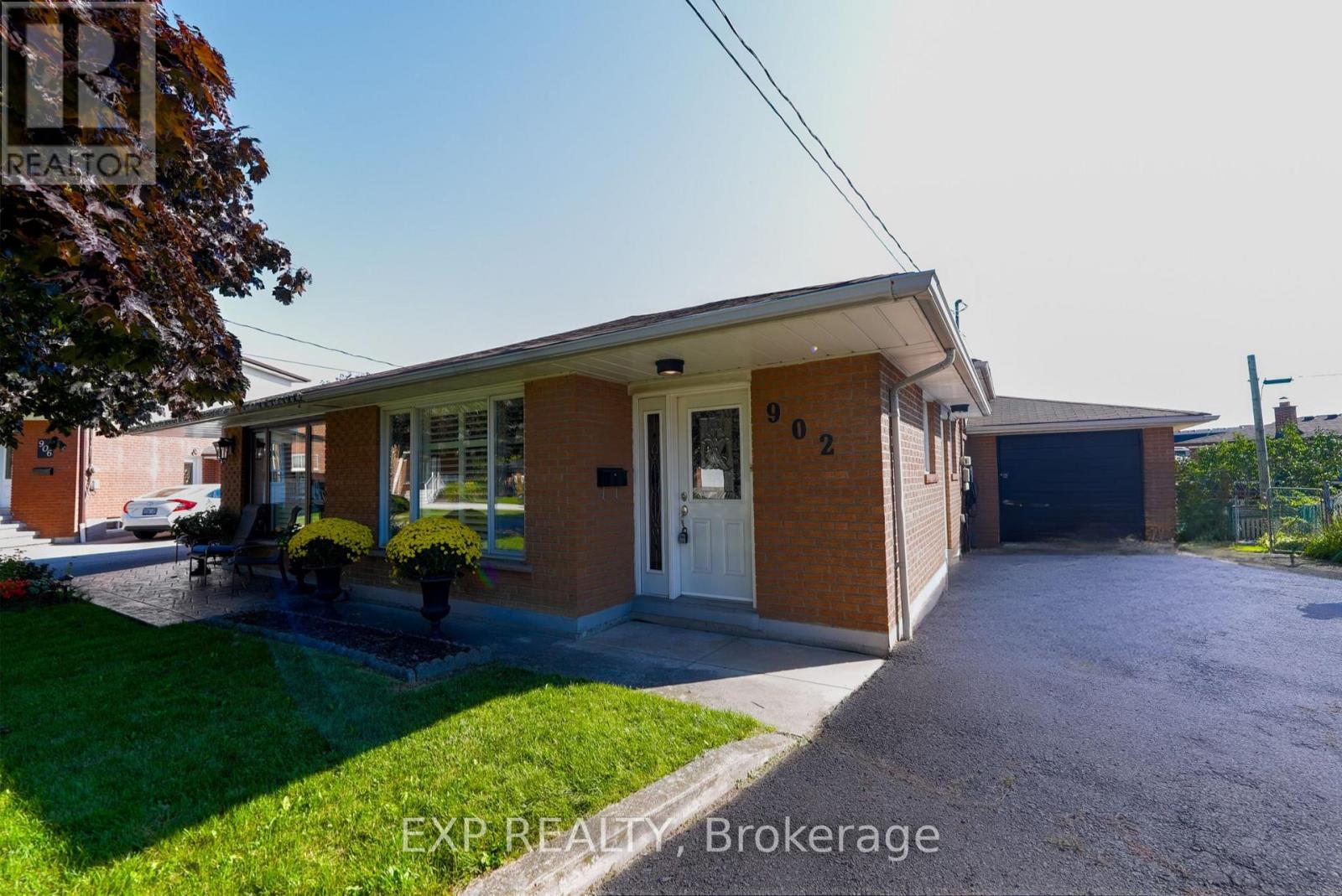902 Sixth St, Mississauga, ON L5E 1N6