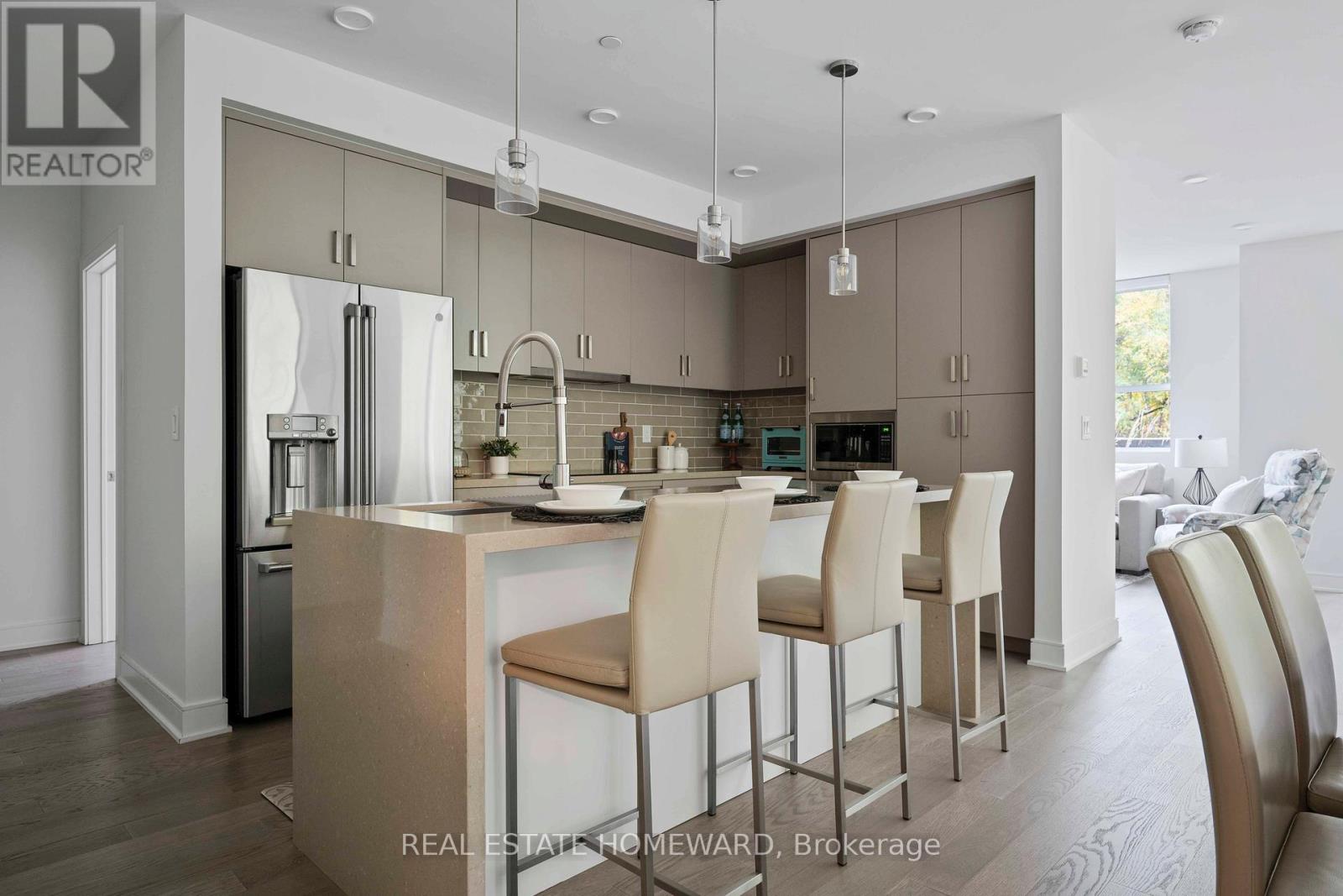 108 1575 Lakeshore Rd W, Mississauga, ON L5J 0B1