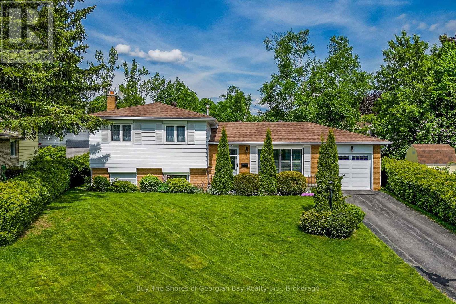 306 Cedar St, Midland, ON L4R 4M2