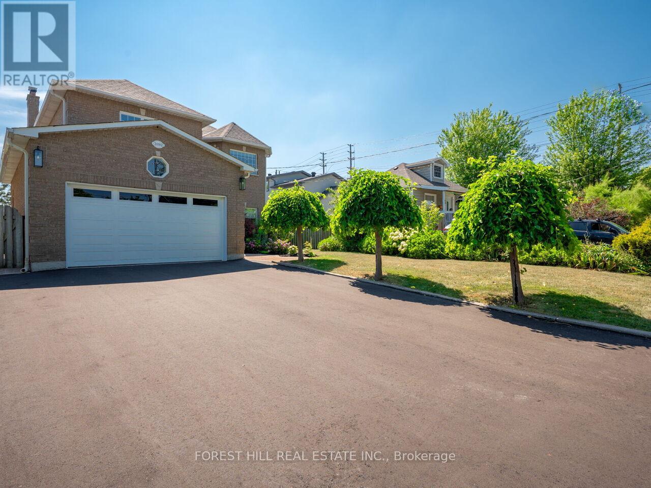 1092 Shaw Dr, Mississauga, ON L5G 3Z4
