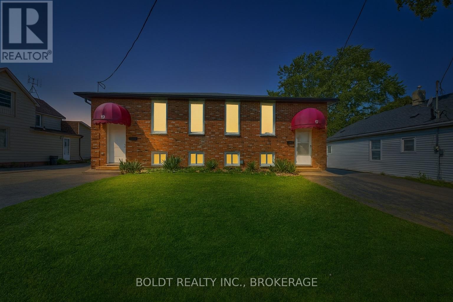 17-19 Colborne St, Thorold, ON L2V 3P8
