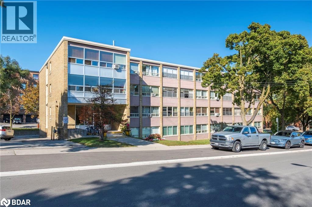 8 Kinsdale Boulevard Unit 35, Toronto, ON M8Y 1T9