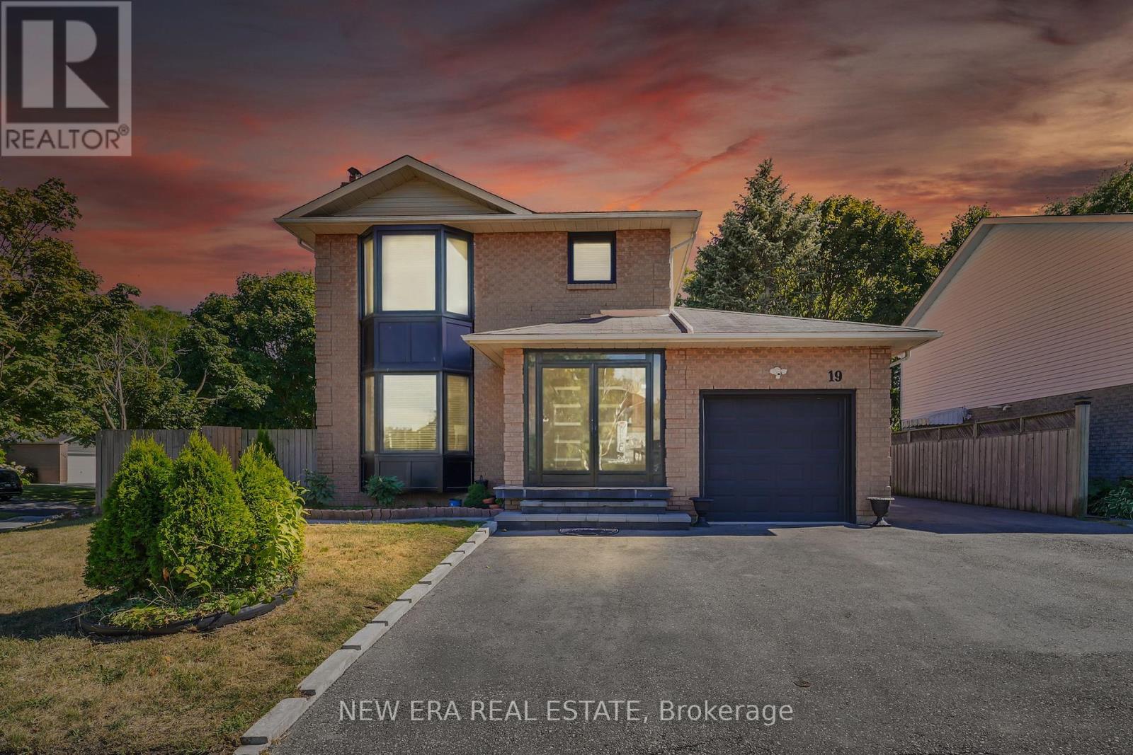 19 Glenabbey Dr, Clarington Courtice, ON L1E 1C1
